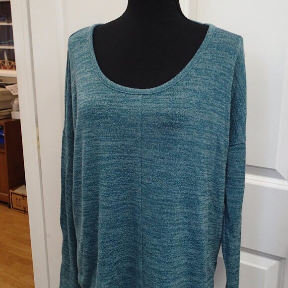 Old Navy Women's Light weight Long sleeve Shirt Size Large - Picture 1 of 4